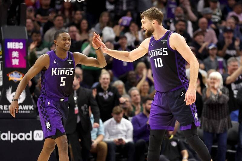 Kings Rout Bucks by 35 Points to End 15-Game Losing Streak