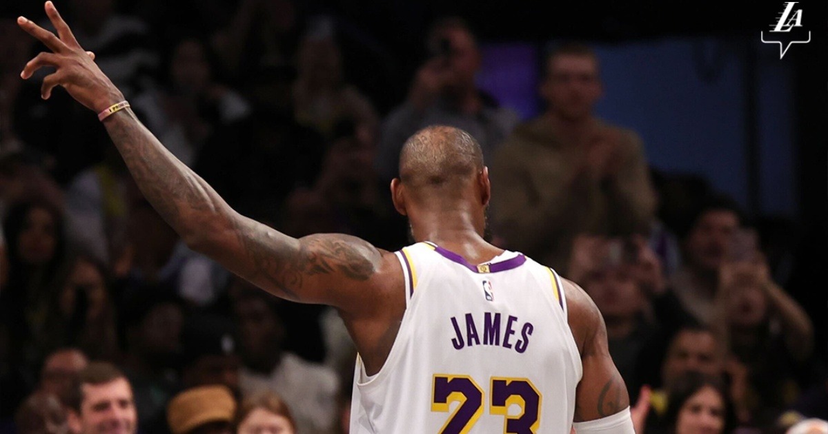 LeBron’s Phenomenal Performance: Ties Career Record with 9 Three-Pointers, Scores 40 Points